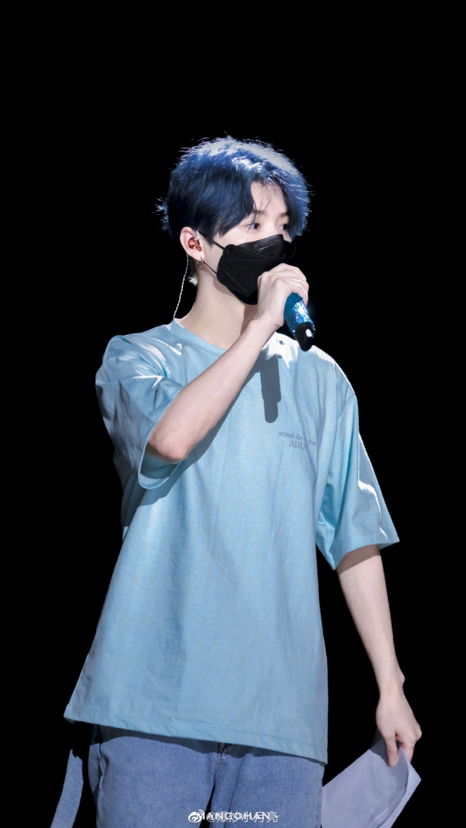 网友都被鹿晗的暖心之举感动