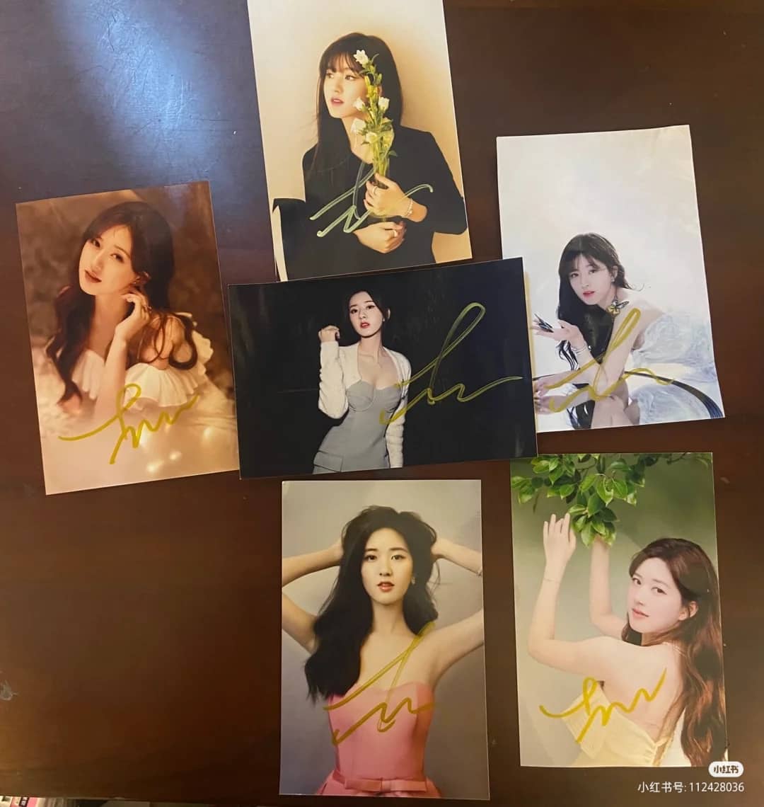 她还笑说赵露思还会给她发一些签名照满足这名女生身边亲朋好友的要求。