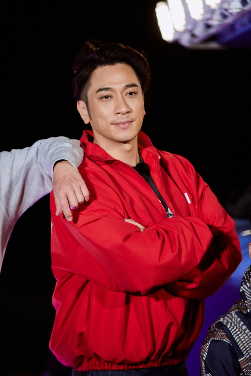 而吴卓羲则比较像个调皮捣蛋的孩子。