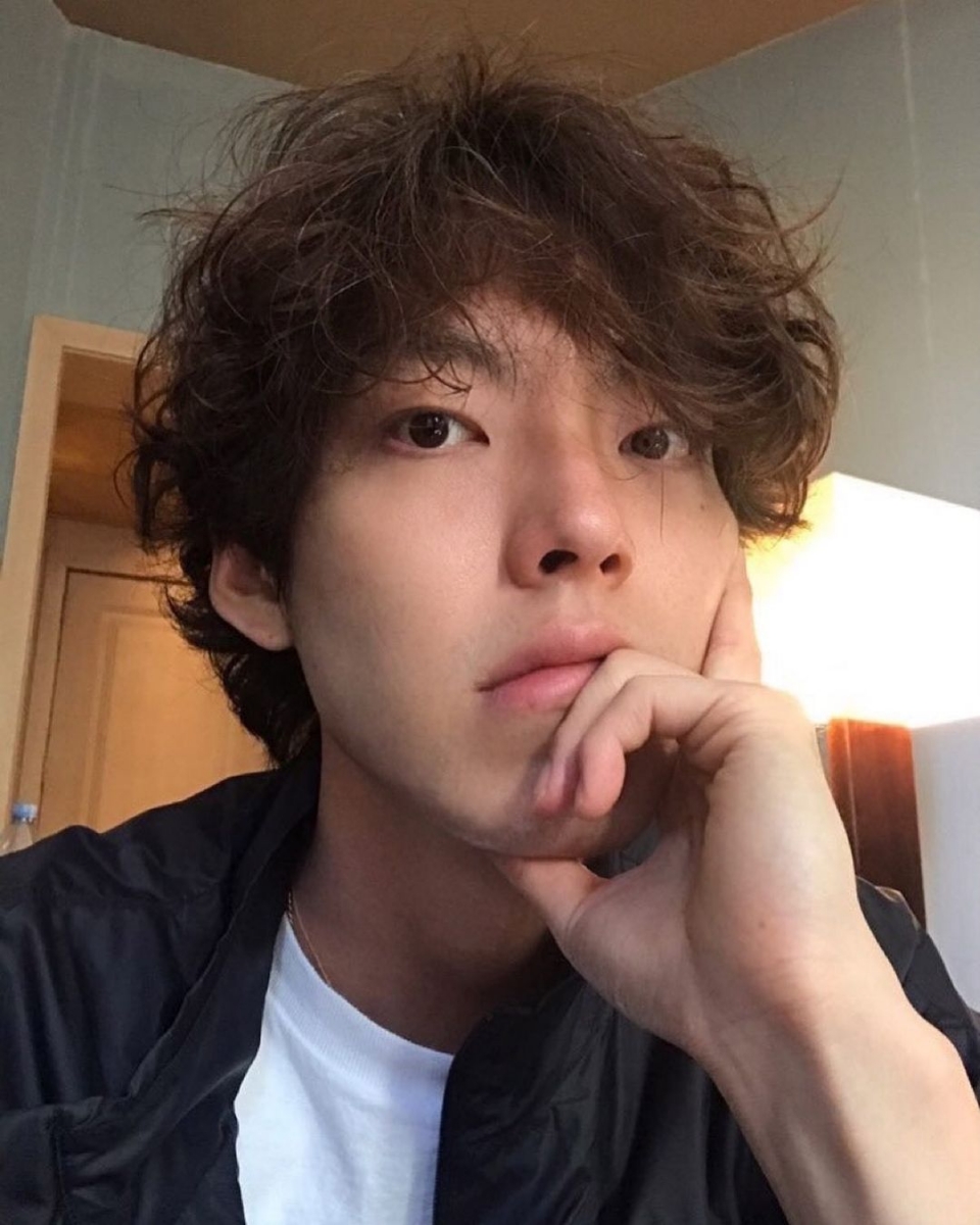 官宣恋情的两年后，金宇彬被诊断出罹患「鼻咽癌」