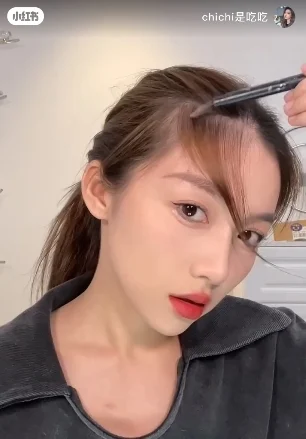 大家在刷的时候,可以尽量往靠近眉头这个地方去刷出头发。