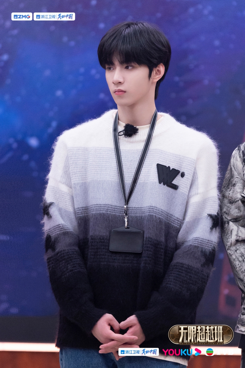 平平无奇的刘耀文反而获得成龙的青睐