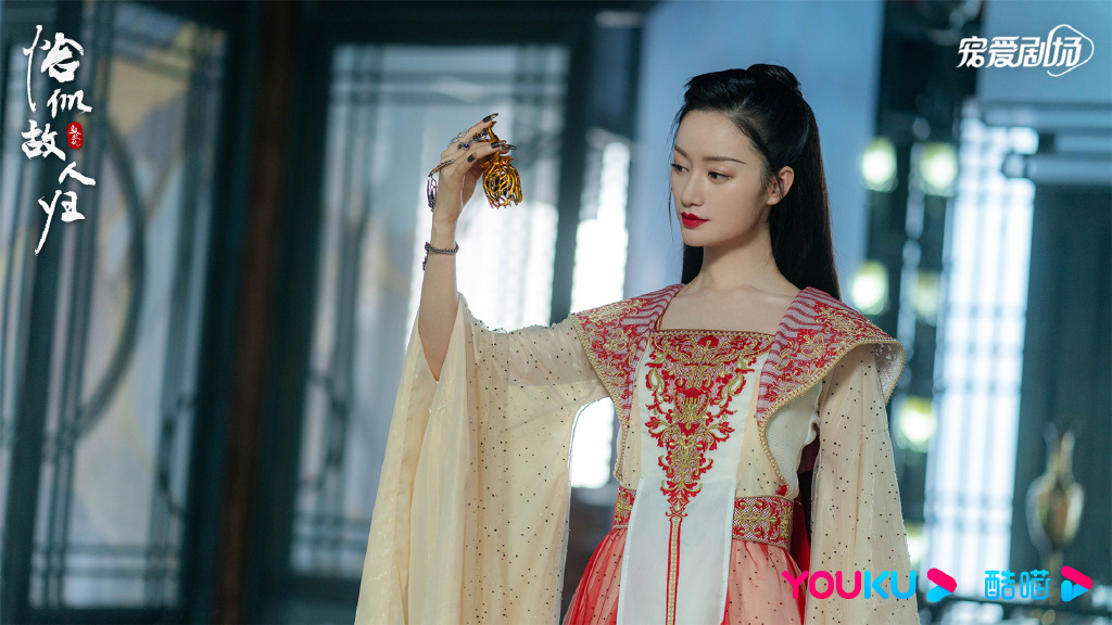 尤其是《与君初相识》疯批女二更出圈,疯批偏执的顺德仙姬