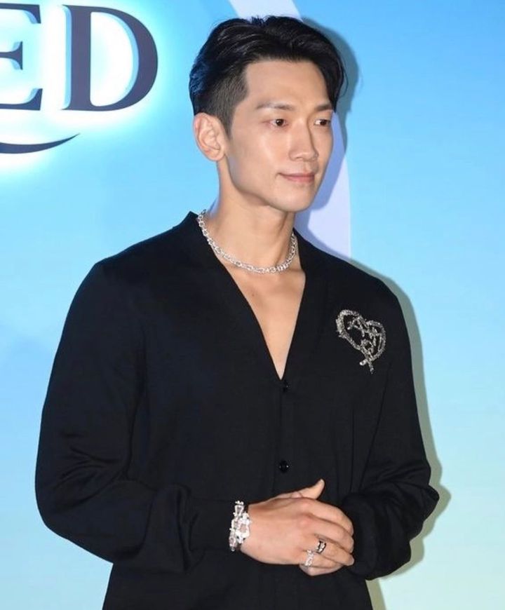 Rain:破碎家庭长大的「韩流天王」