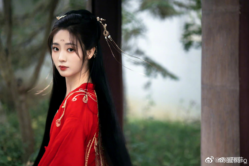 最终女主角由邢菲出任