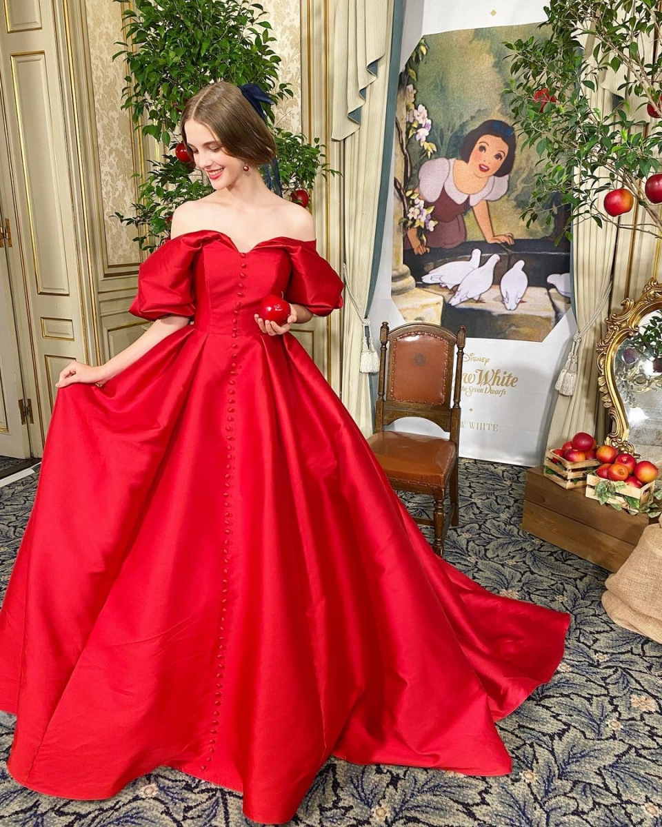 迪士尼公主婚纱 #1：白雪公主红泡泡袖婚纱