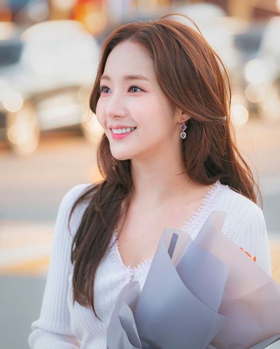 面对无关紧要的人，学会自私一点，别让他们影响你的情绪和状态。