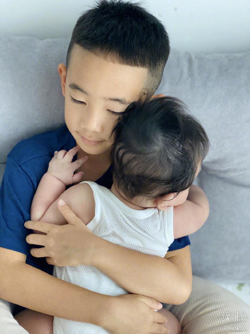 说到教育孩子这方面,不得不说应采儿,她教育儿子Jasper的方式特别好~