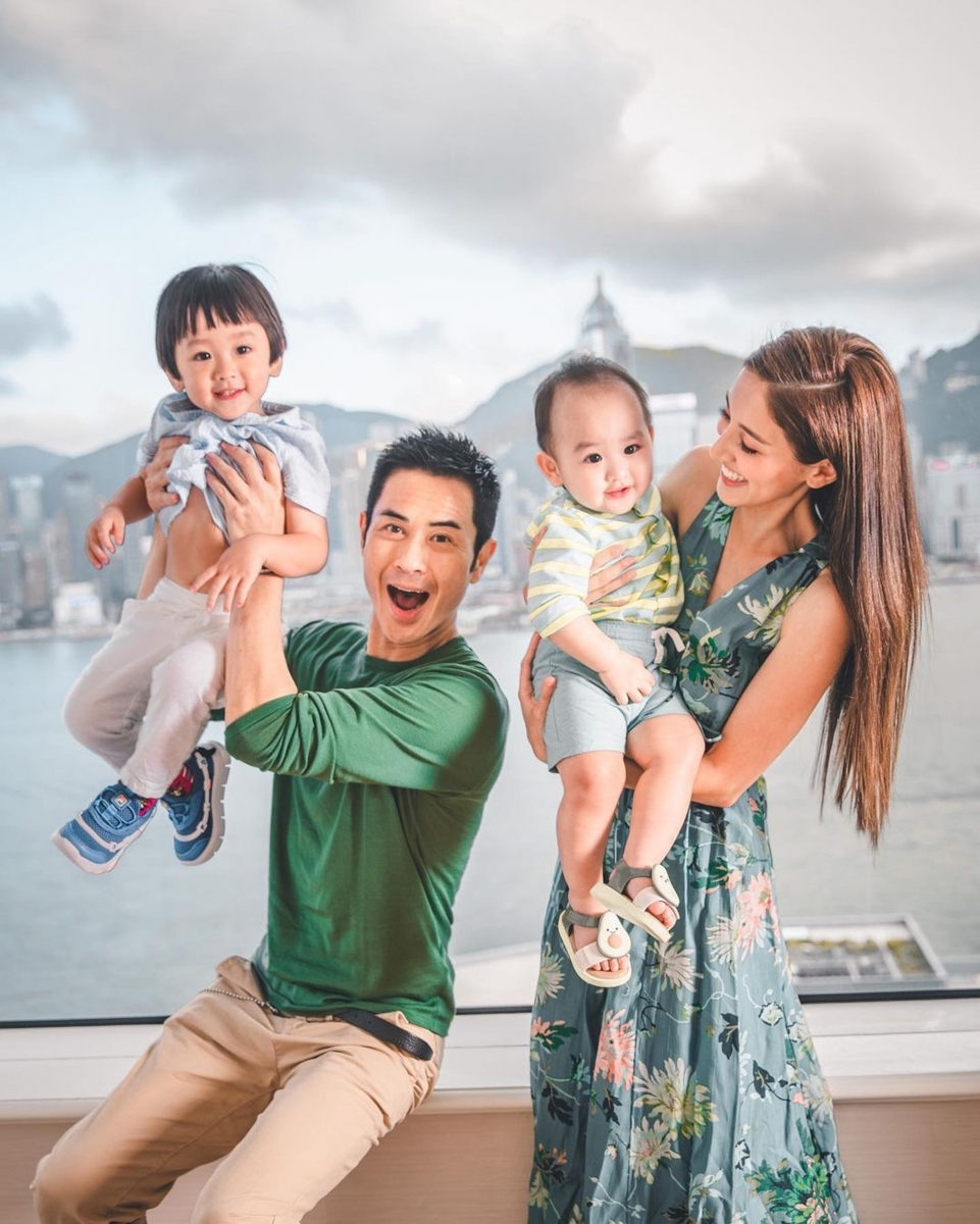 他透露到自从妻子怀孕后,大儿子Rafael便期待宝宝的出生:「他整天摸着妈妈的肚子,叫宝宝早点出来玩」。