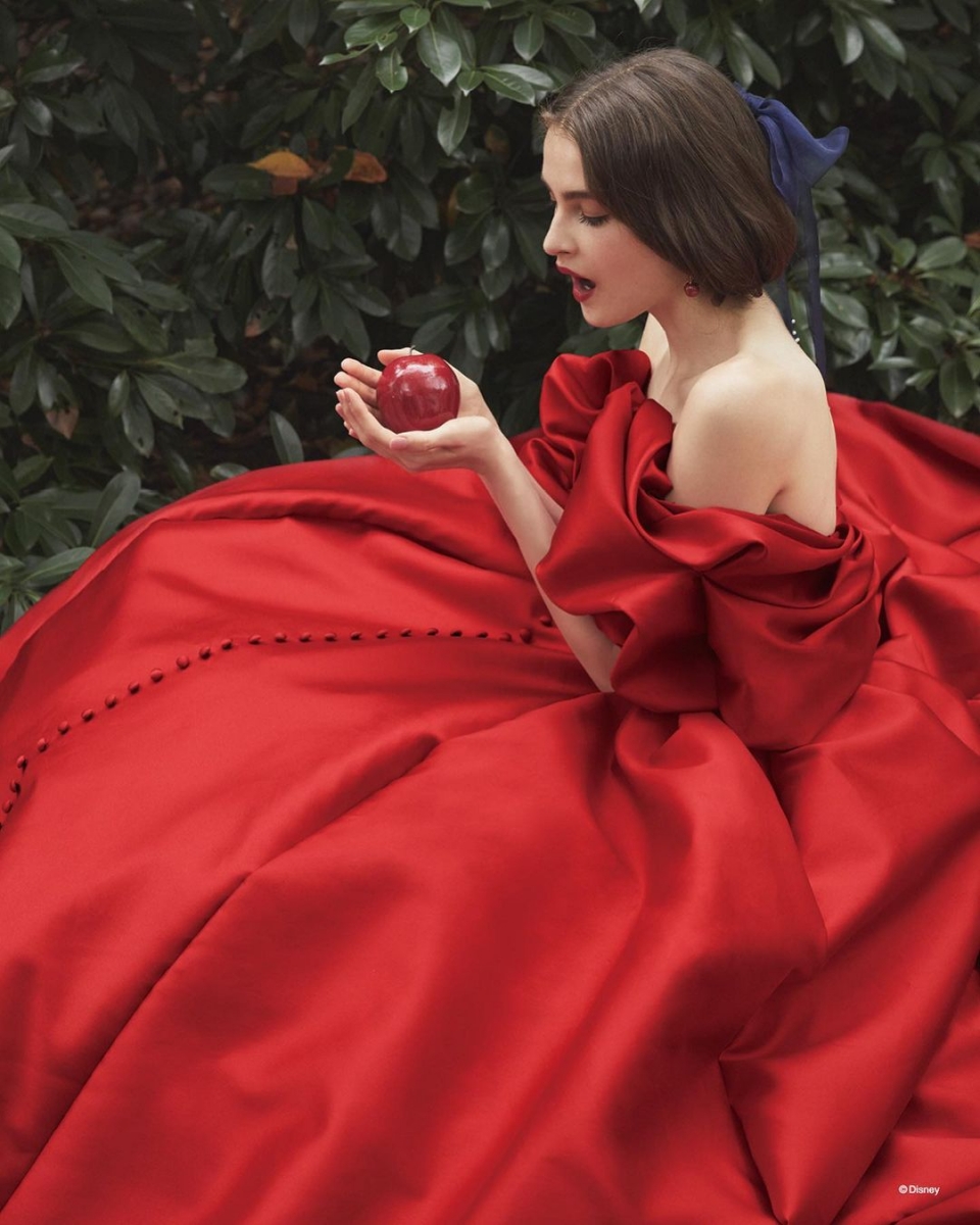 迪士尼公主婚纱 #1：白雪公主红泡泡袖婚纱