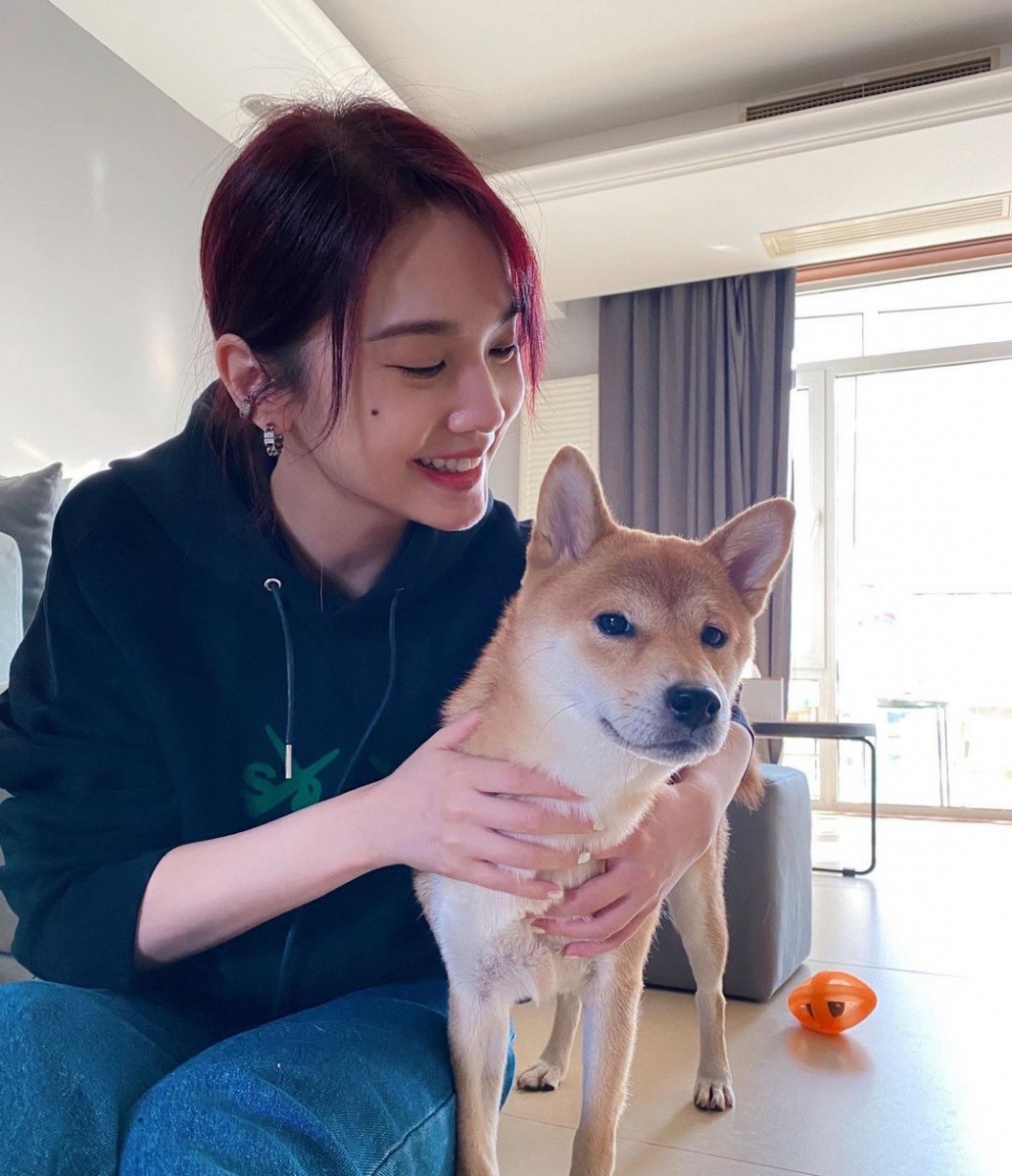 她更坦言自己长期承受工作压力,所以非常需要独处的空间。