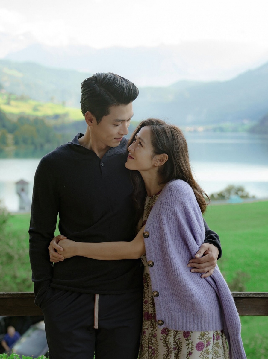 此前有消息指玄彬因出国拍摄而将缺席孙艺珍生产这个重要时刻