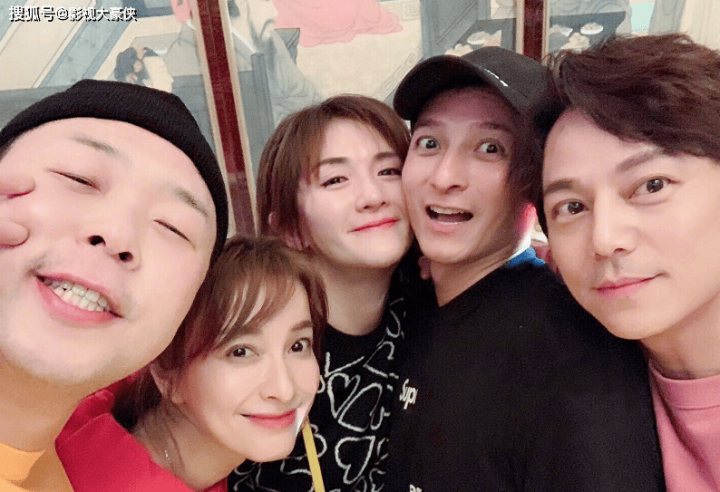 甚至有机会与何炅还有谢娜以及《快乐大本营》昔日的成员们在新的综艺之中实现重聚~