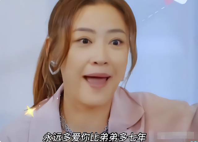 应采儿就笑言:「我会骗他啊!妈妈永远最爱你,永远爱你比弟弟多七年。」