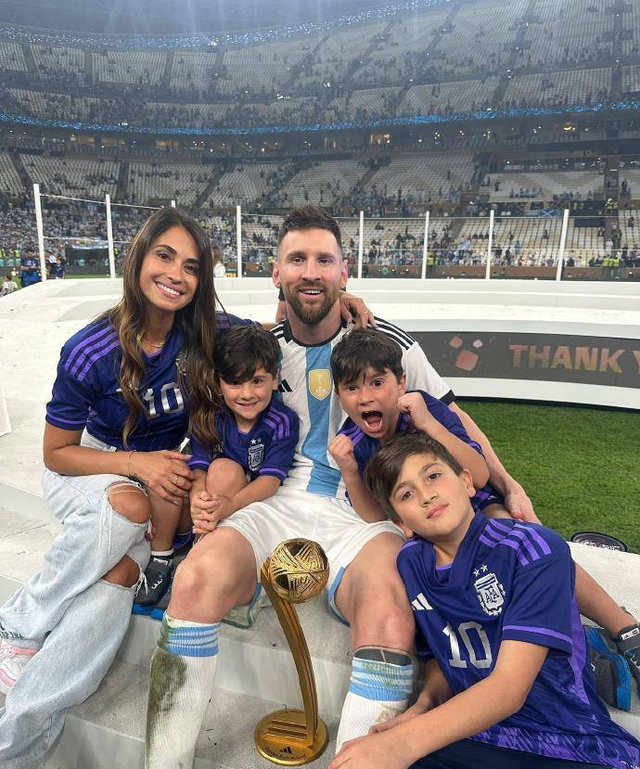 一家五口照片超温馨