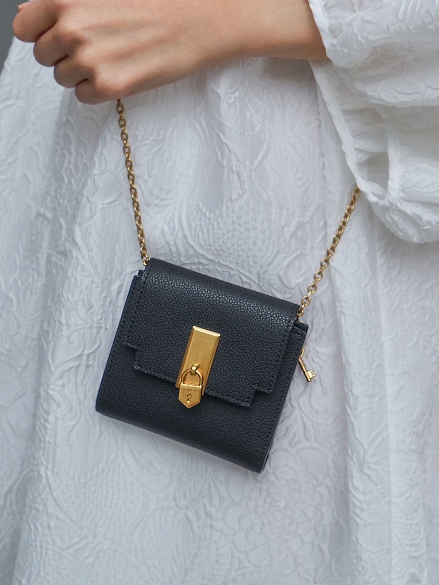 5、Locket Metallic Accent Short Wallet - Black