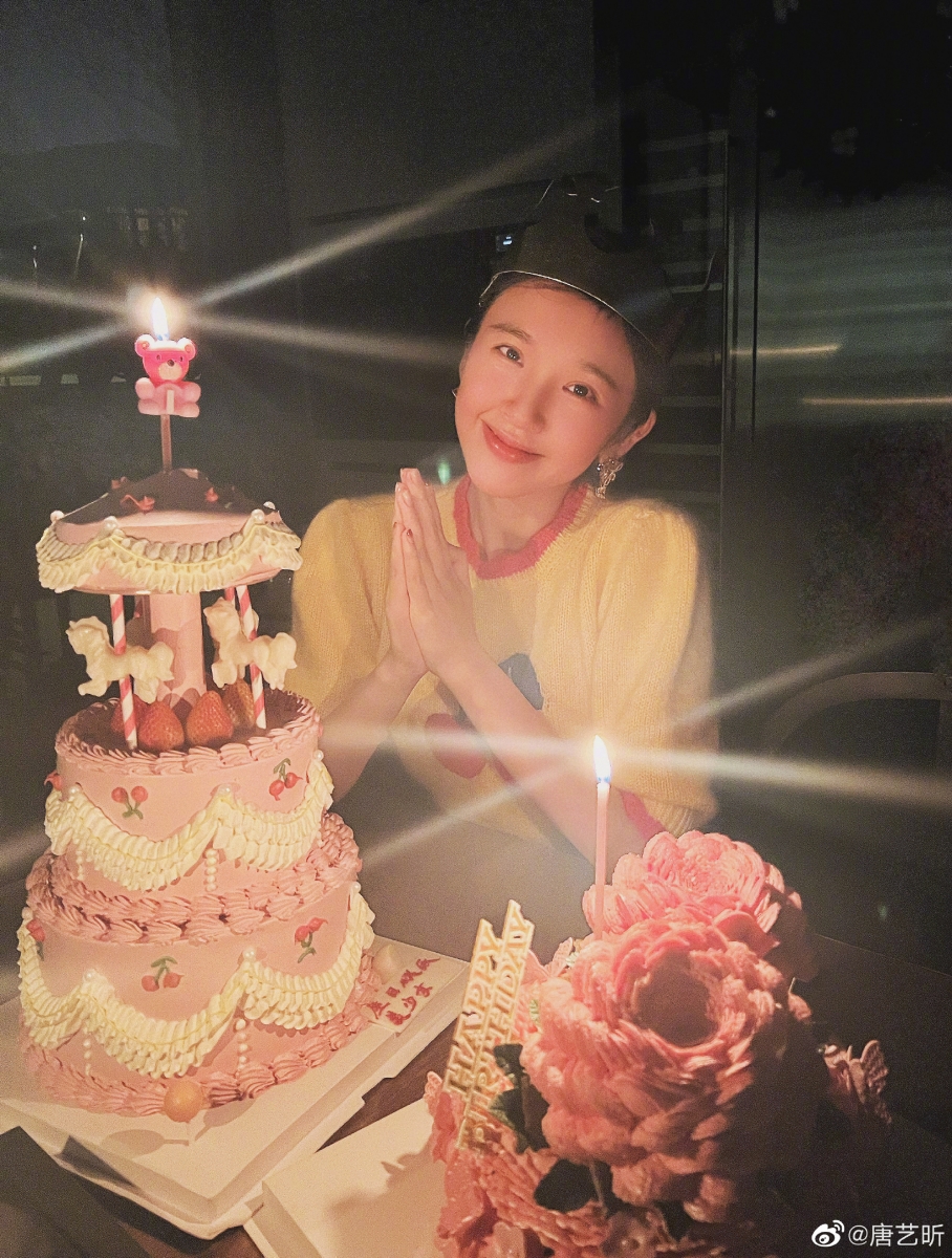 唐艺昕35岁生日