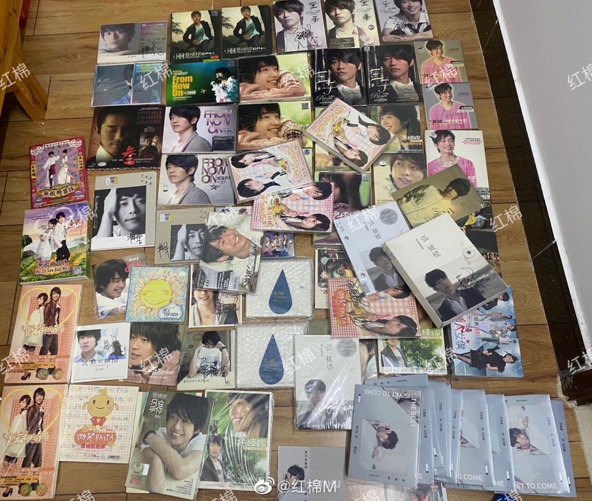 真的是忠实歌迷无误了~