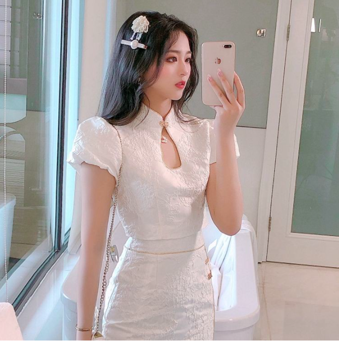 2、刺绣蕾丝+泡泡袖的改良两件套旗袍