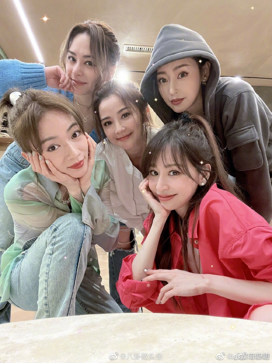 但吴谨言最终也和twins以及王心凌一起录制了综艺《星星的约定》