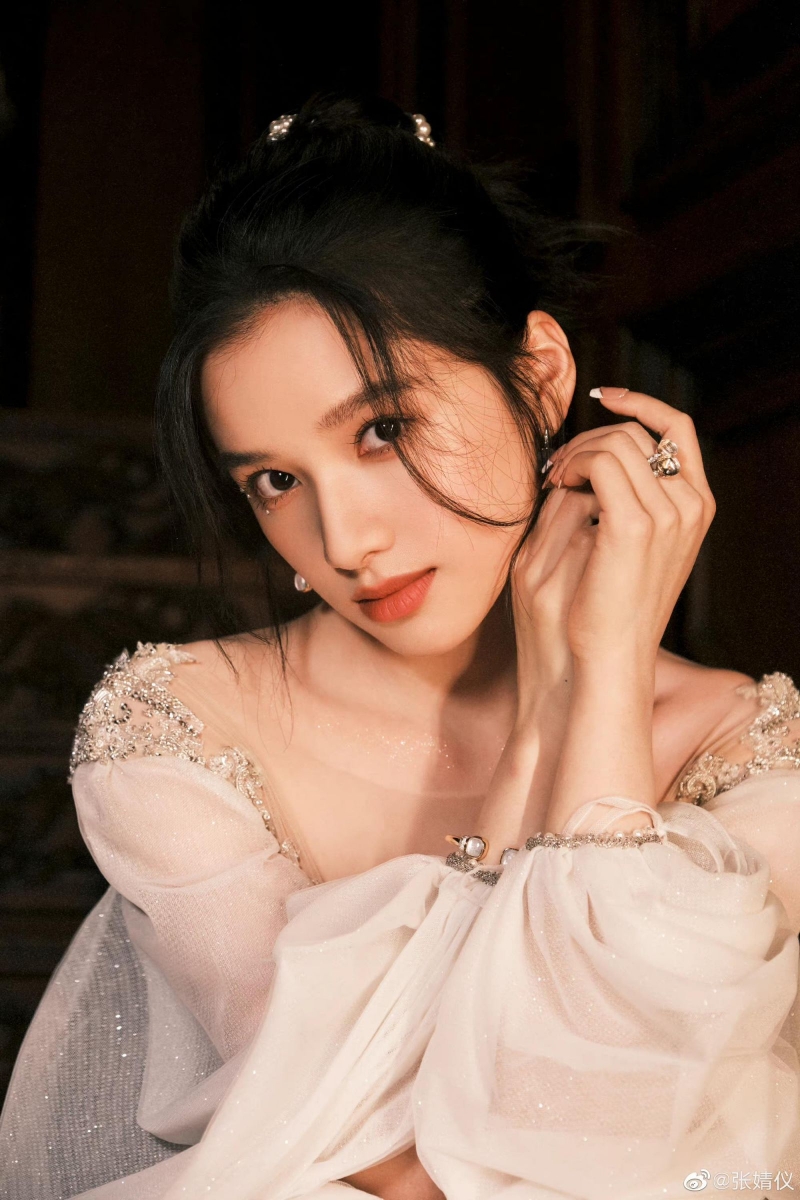 同样,通过“朱韵”也让人更加记住了这个“外柔内刚”的她。