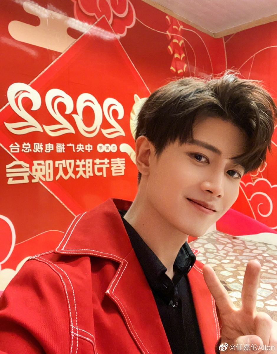 值得注意的是,根据节目组给出的线索,也有网友猜测是任嘉伦、魏大勋