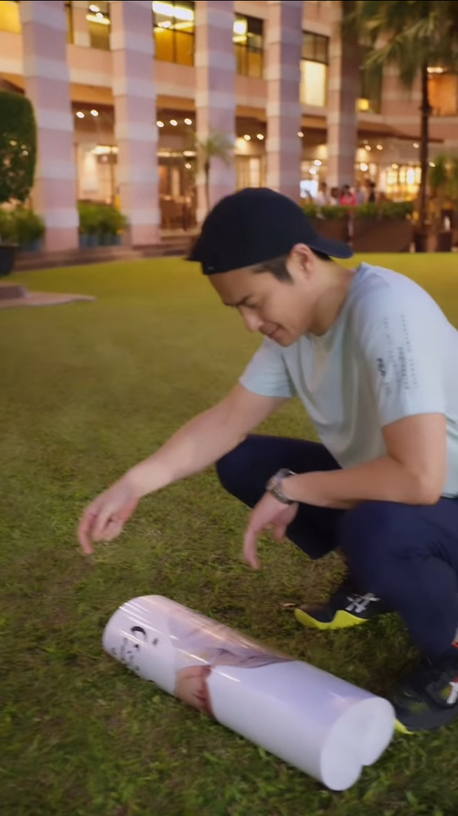 事后他分享影片也都不禁留言表示:I think my son needs a lesson on respect.