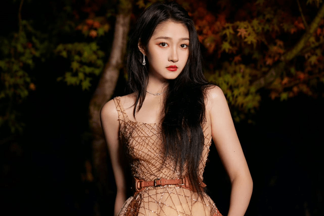 有网友对此就认为就算她们感情好,也不应该忽略在一旁的关晓彤