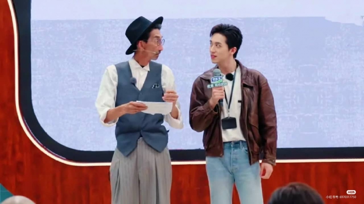 许魏洲选择站了起来，决定和前辈一起合作