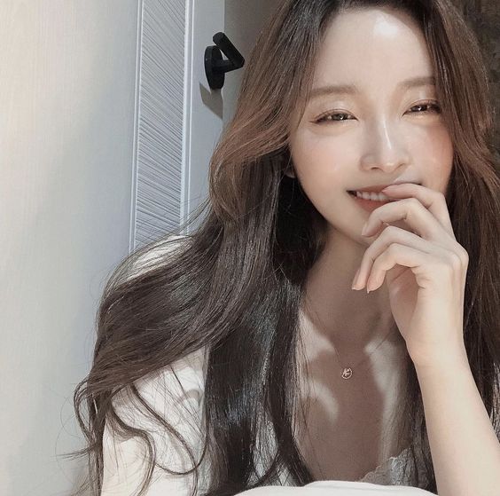 绝对能够轻松去除黑眼圈，打造楚楚动人的少女眼，女孩们快学起来吧！