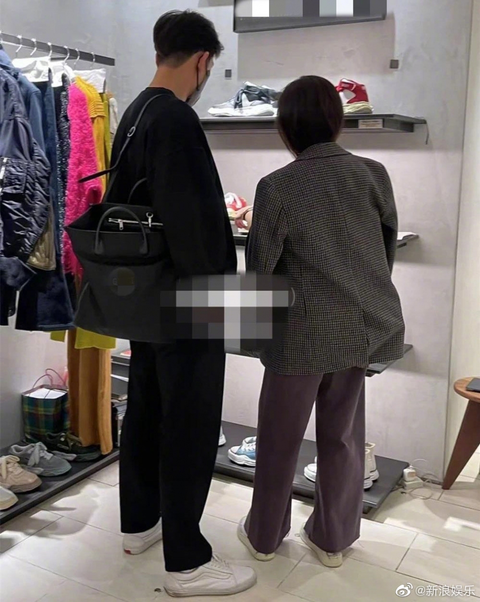 网友在日本偶遇 Rain 和金泰希