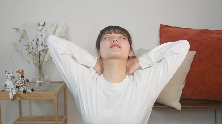 Step 7、前后伸展肩颈