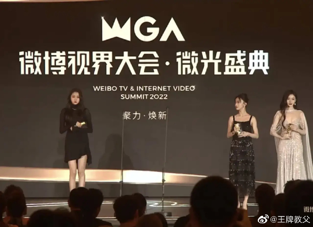 有网友对此就认为就算她们感情好,也不应该忽略在一旁的关晓彤