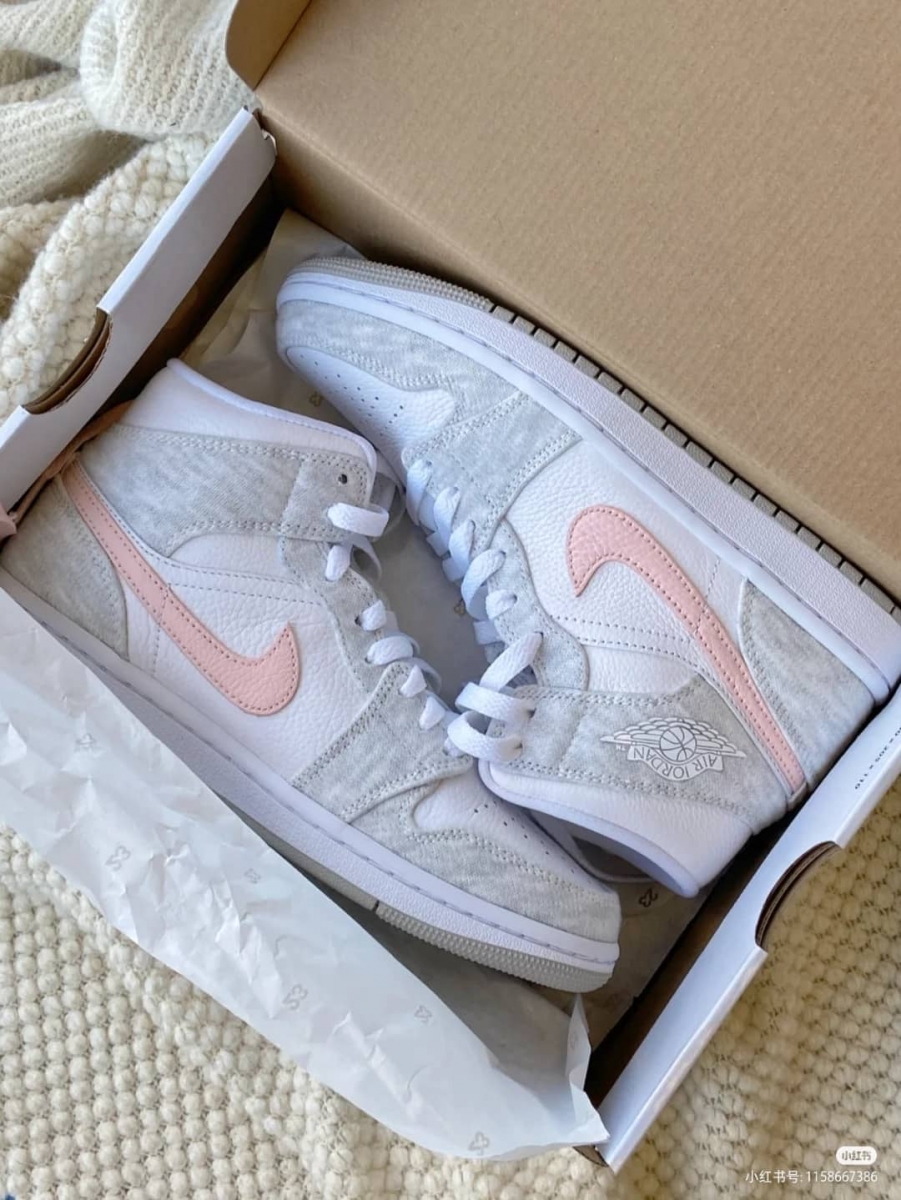 喜欢甜美风的集美们,可以入手这款球鞋哦~