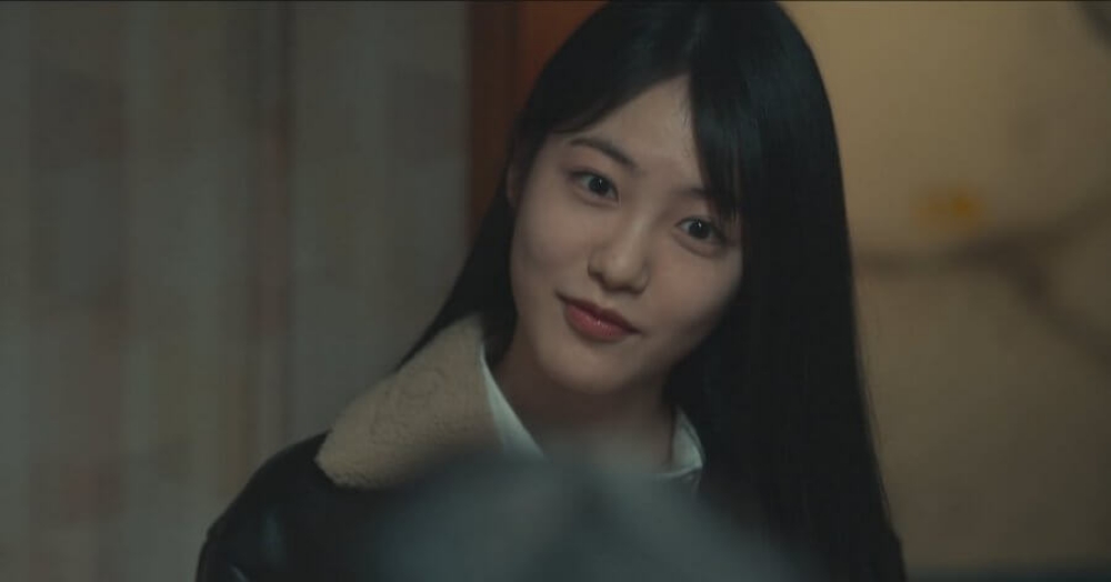 但其实和萤幕形象反差极大的她,私下其实个性超温柔可爱。