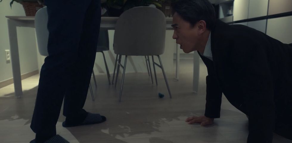 一个是文同珢高中的班主任