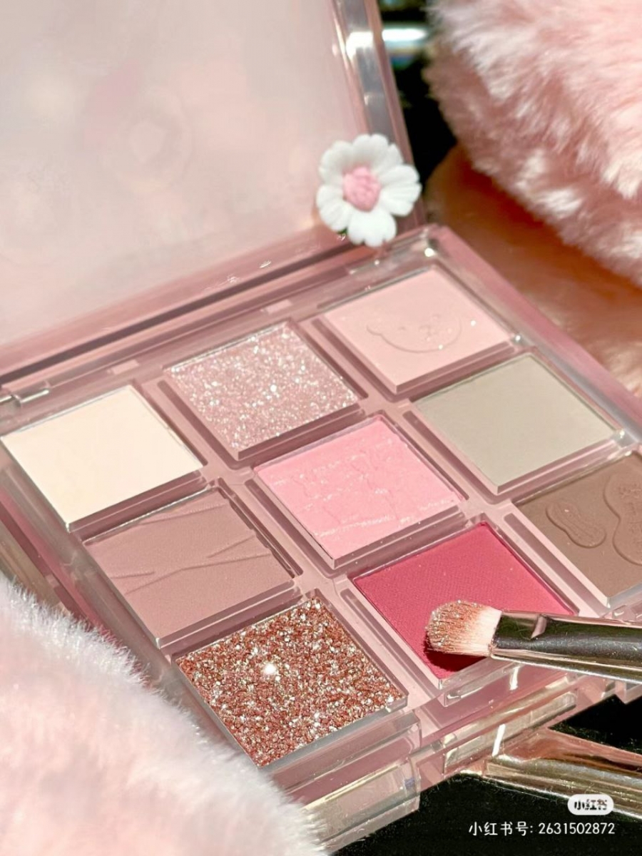 3、Pink Bear「甜心粉盘」9 色眼影盘
