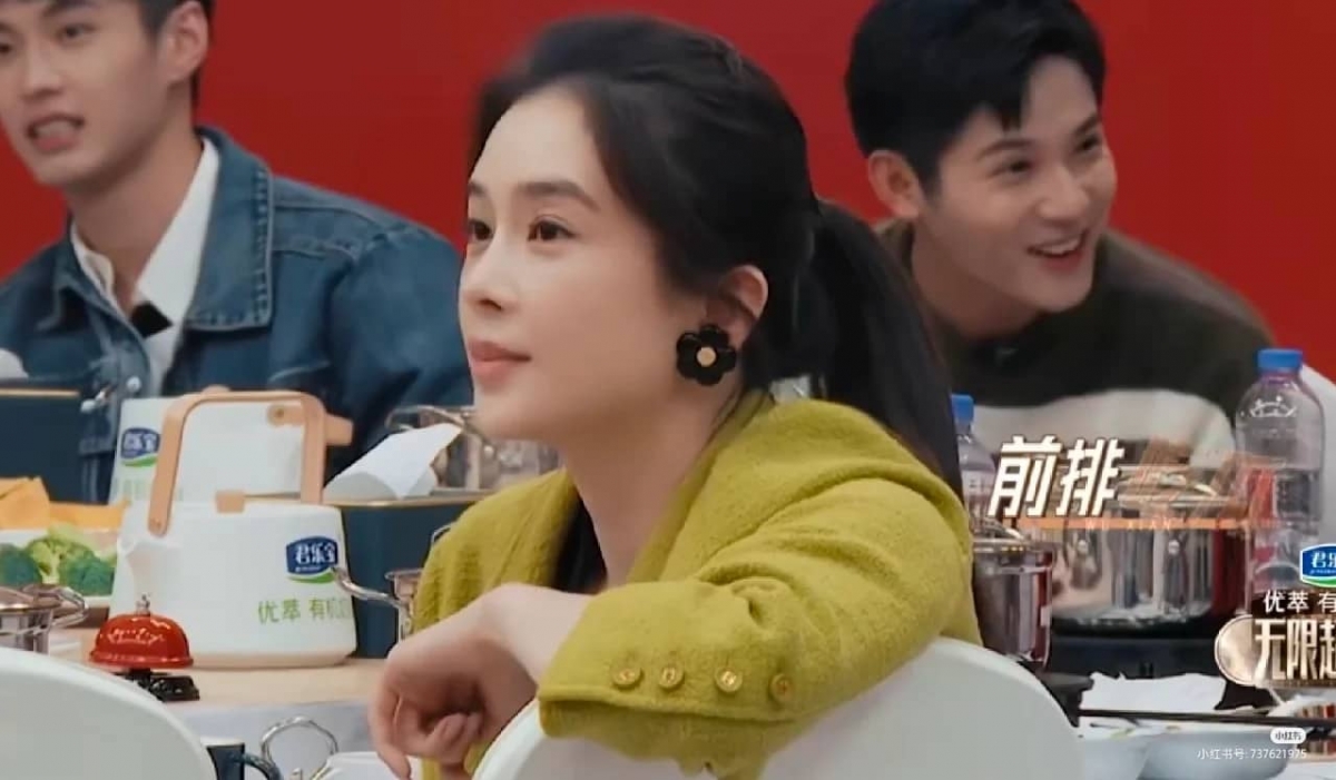 虽然镜头少，没什么机会说话，但她“安安静静”的样子反而“黑转粉”。