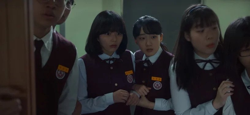 很早就认识的高中好友却扮不认识