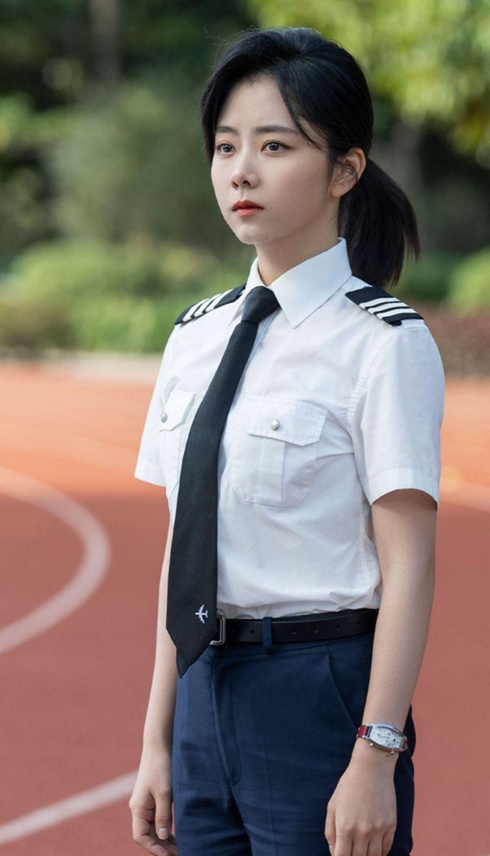 由王凯、谭松韵领衔主演的都市励志航空行业剧《向风而行》播出后，收获了不少好评