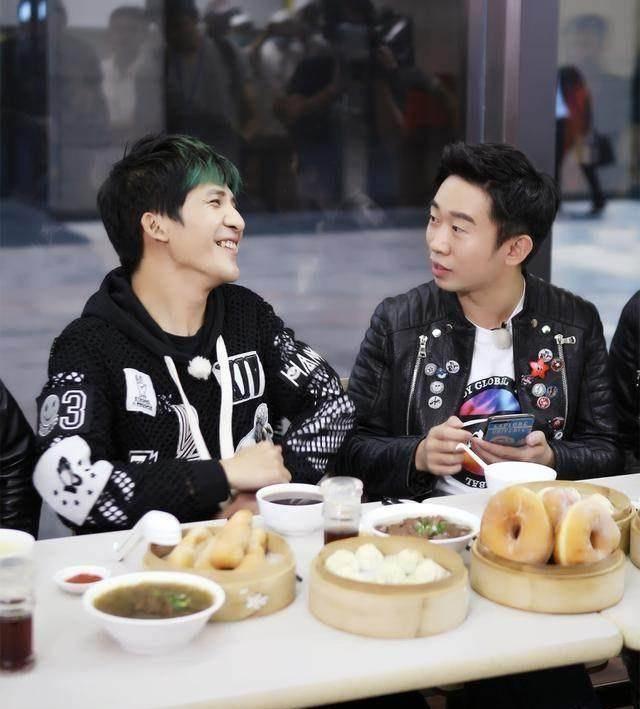 像是大张伟、杨迪、魏大勋等等，偏喜剧的艺人也能给节目增加不少笑点和活力