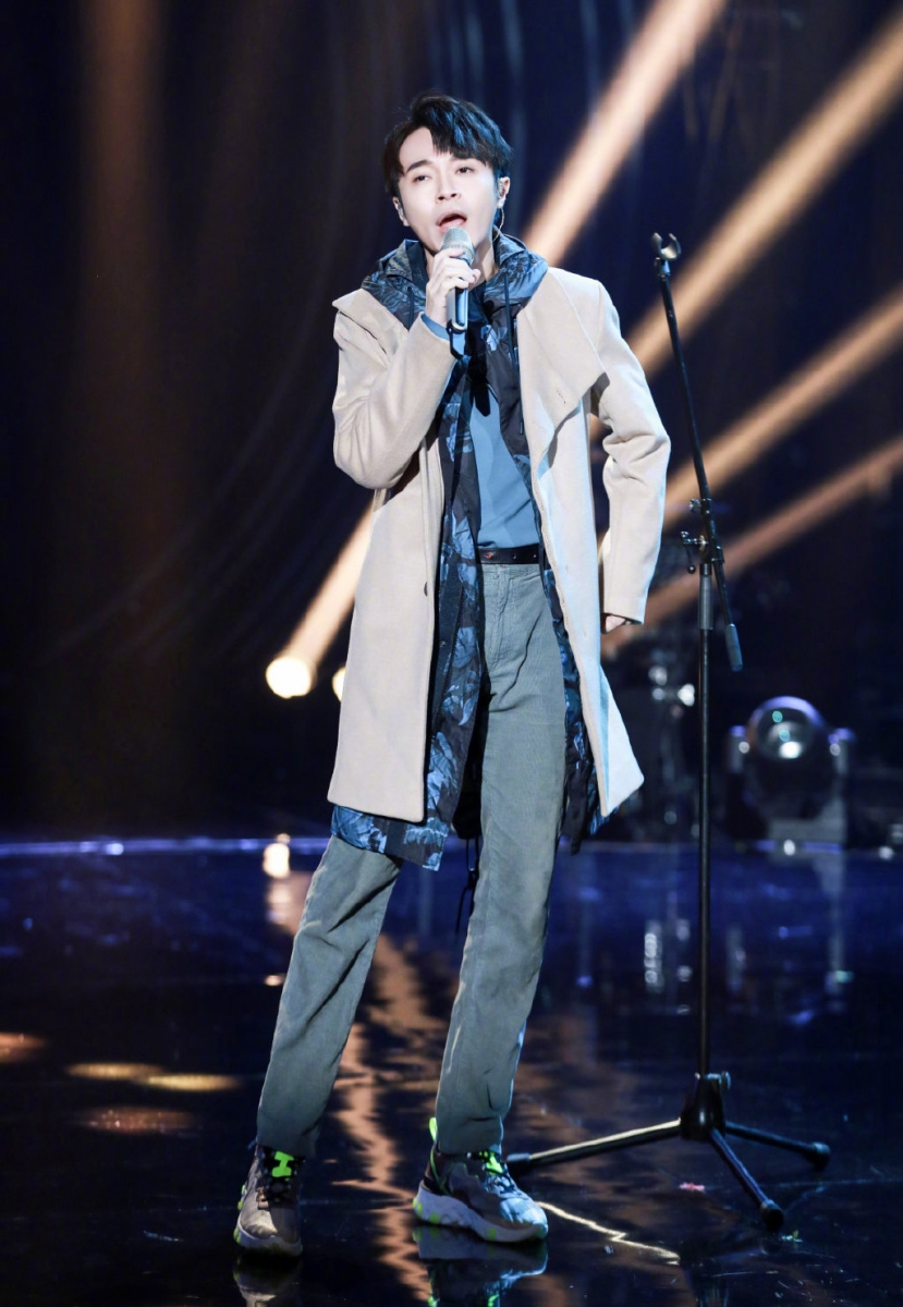 还有流行歌手、词曲创作人的吴青峰