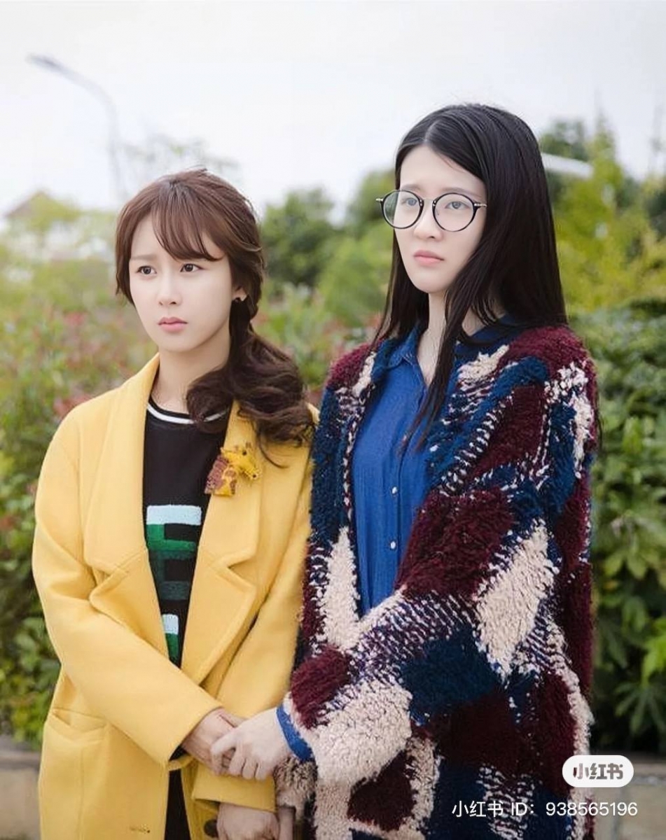 年龄相仿的两人是彼此在大城市的依靠和温暖,真诚的友谊让人羡慕~