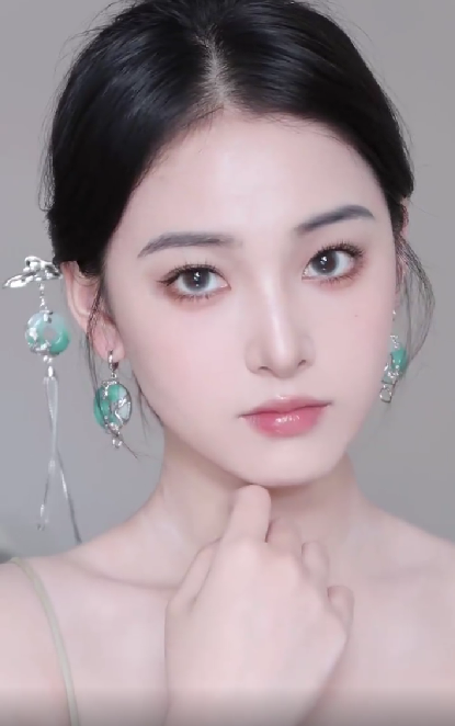妆容二:新中式白开水妆