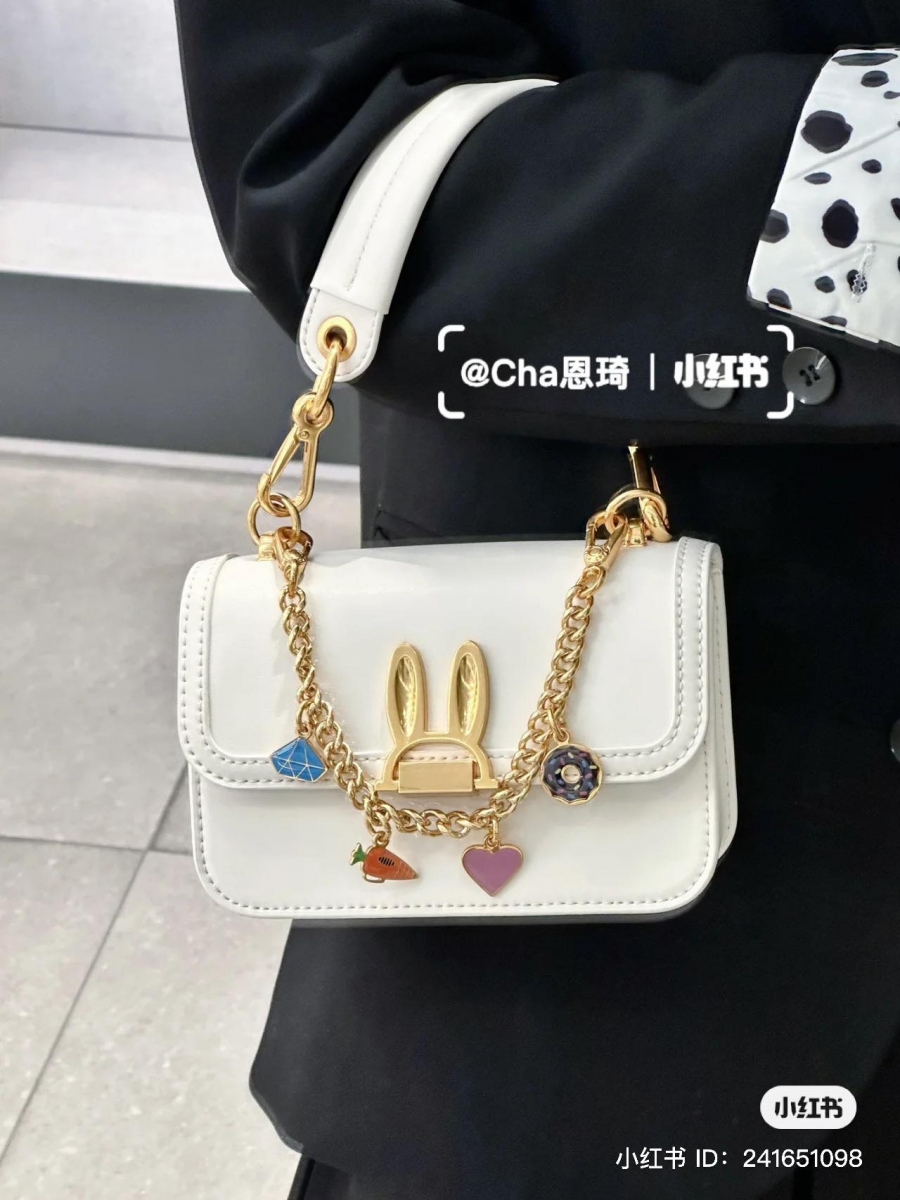 和疯狂动物城系列联名推出一系列的包包