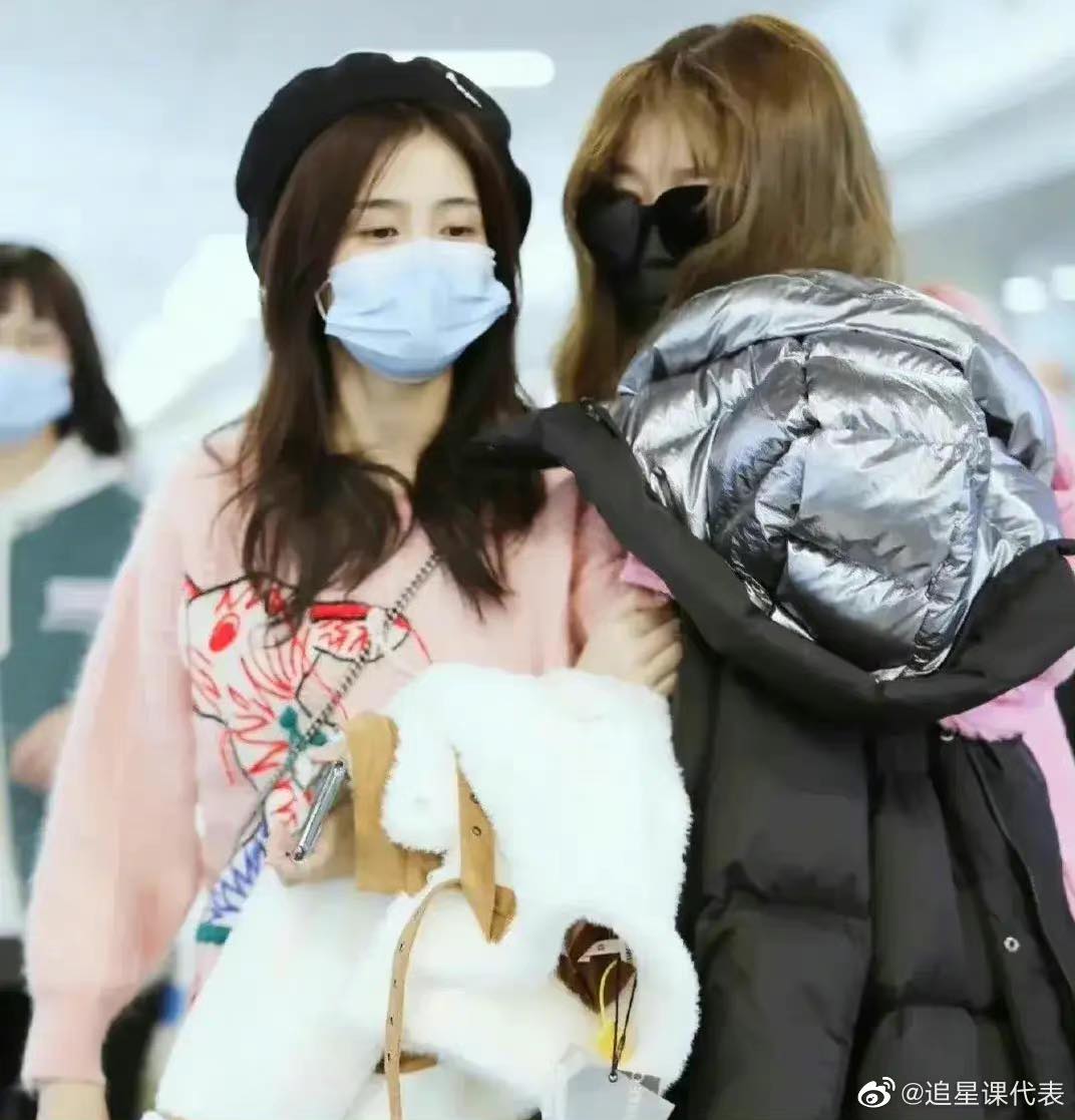 多次拍到四人游?!虞书欣早就知道白鹿和张凌赫恋情~