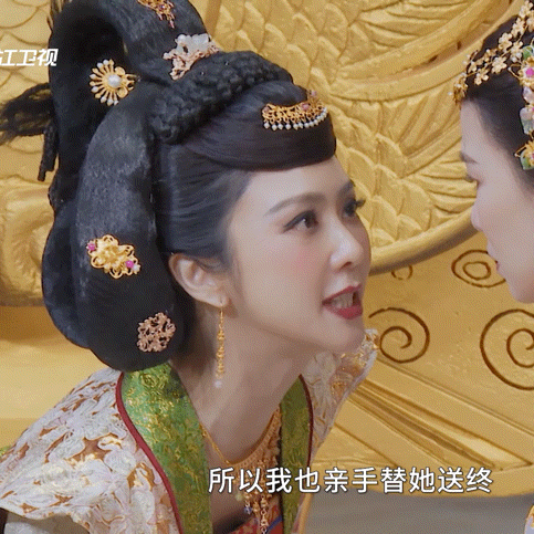 网友还吐槽薛凯琪可以说是四⼈中最差的，感觉稍微有点用力过猛