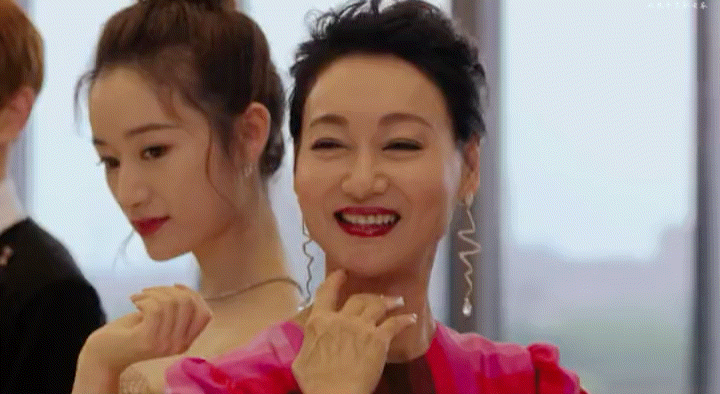 惠英红和郭晓婷曾经在电视剧《怪你过分美丽》中合作过