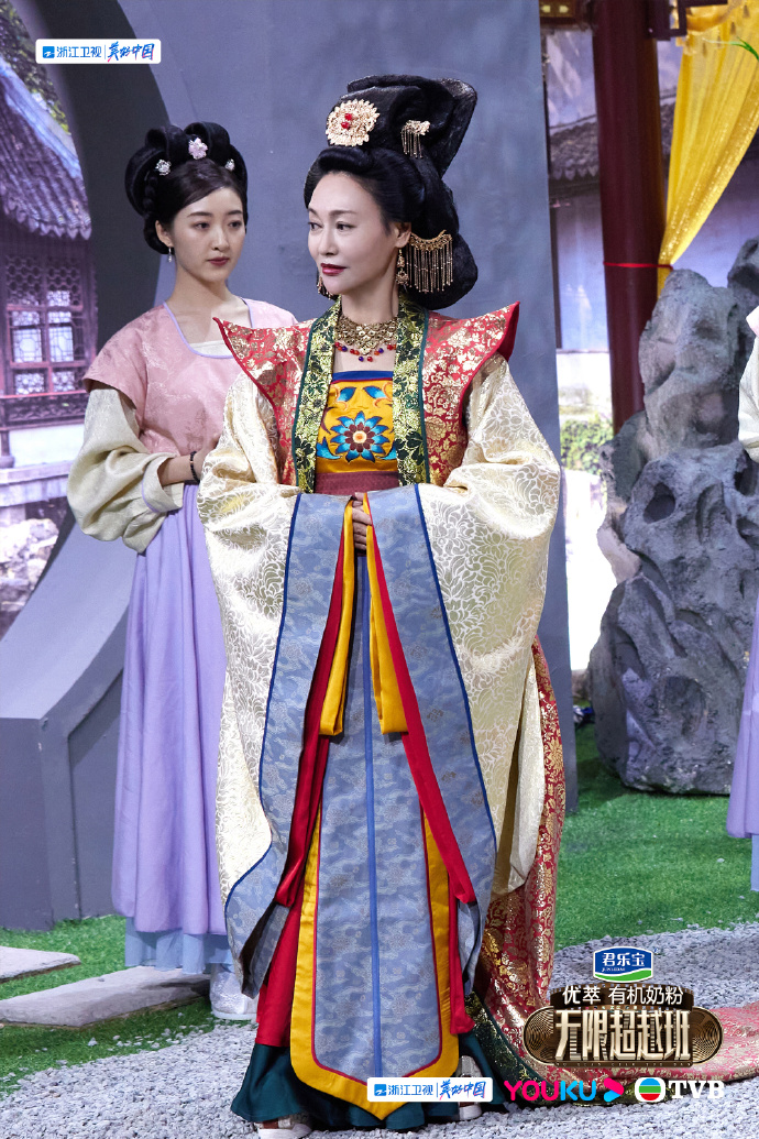 惠英红撂下一句「你去跟编剧改吧」就无奈起身想走人