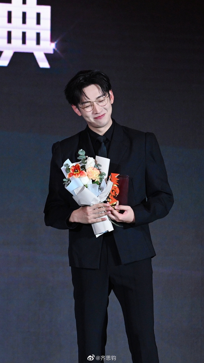 而常驻《向往的生活》无疑是一个最佳选择。